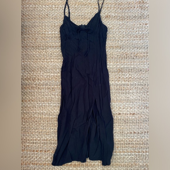 Black slit dress - Picture 1 of 3